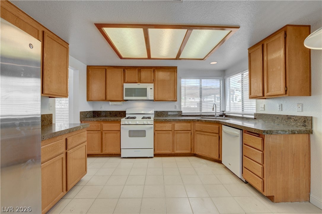 1427 Desert Ridge Ave, North Las Vegas, NV 89031 photo