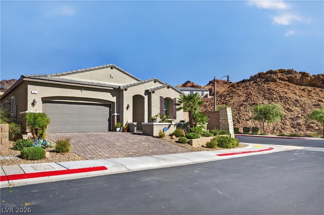 4 Bobado Ln, Henderson, NV 89011