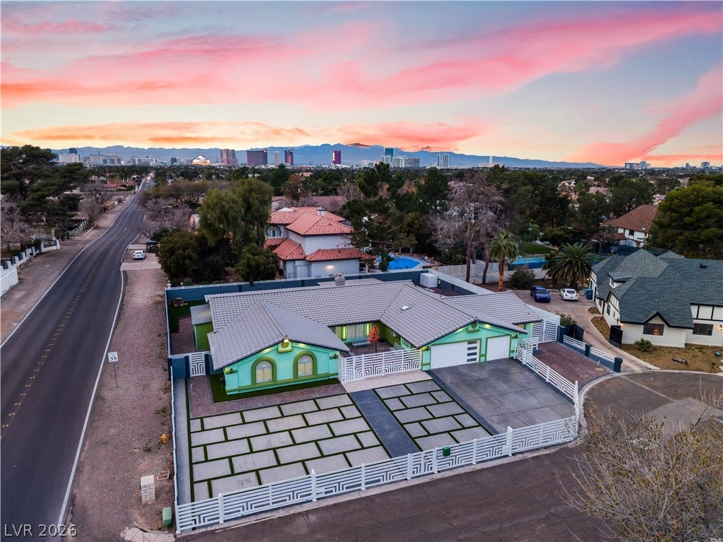 3160 E Viking Rd, Las Vegas, NV 89121 photo