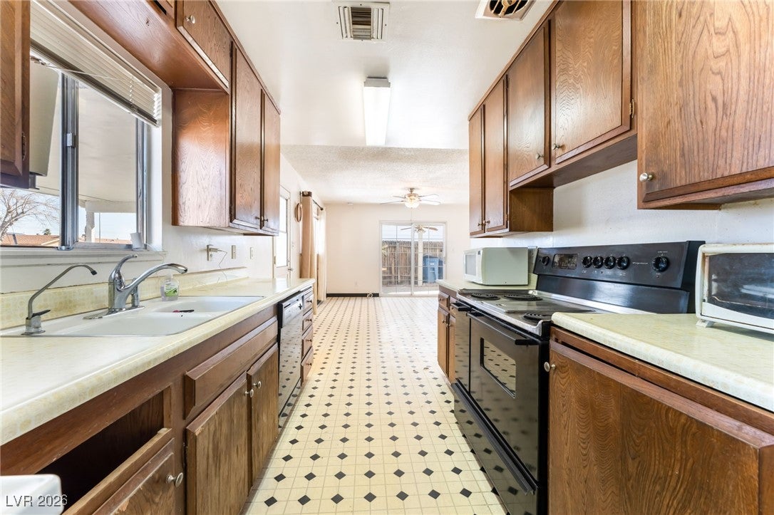 3091 Oxford Ln, Las Vegas, NV 89121 photo