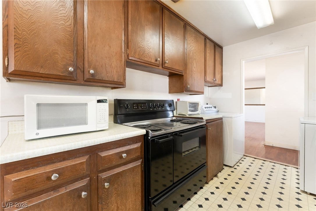 3091 Oxford Ln, Las Vegas, NV 89121 photo
