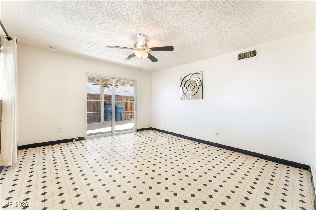3091 Oxford Ln, Las Vegas, NV 89121 photo