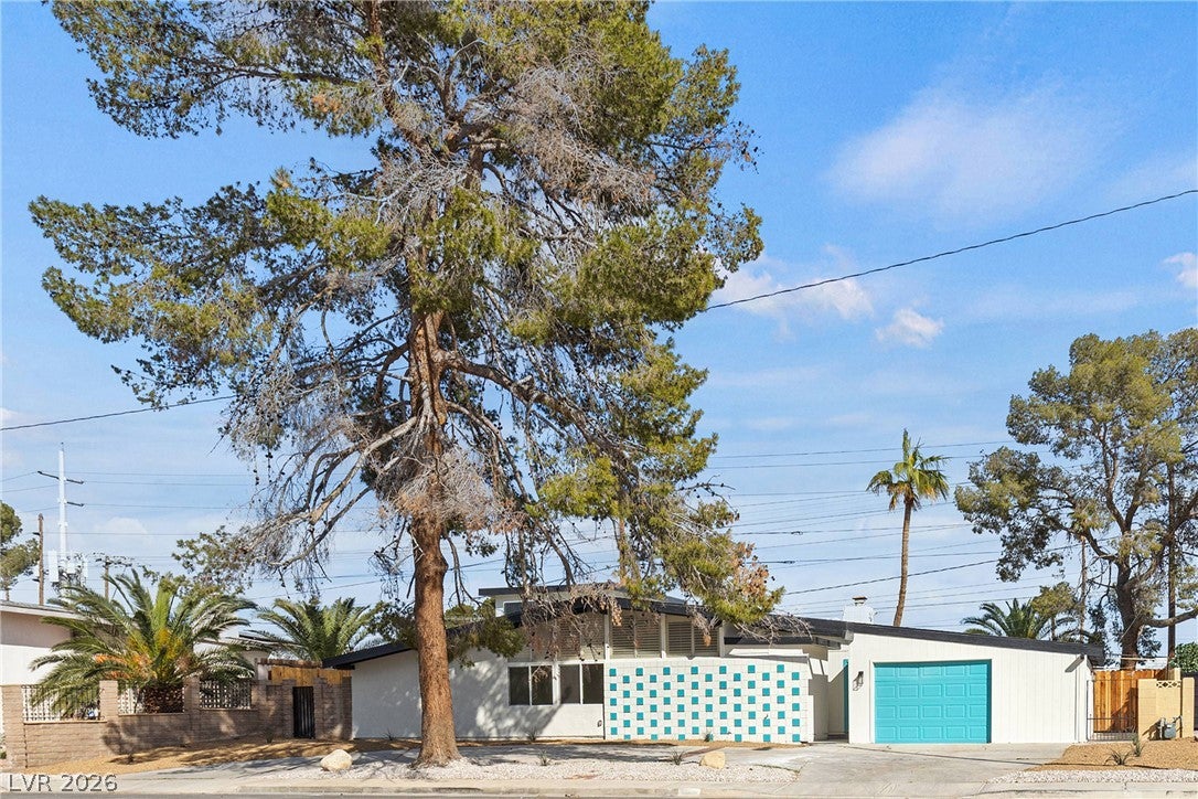 3368 Nahatan Way, Las Vegas, NV 89169 photo