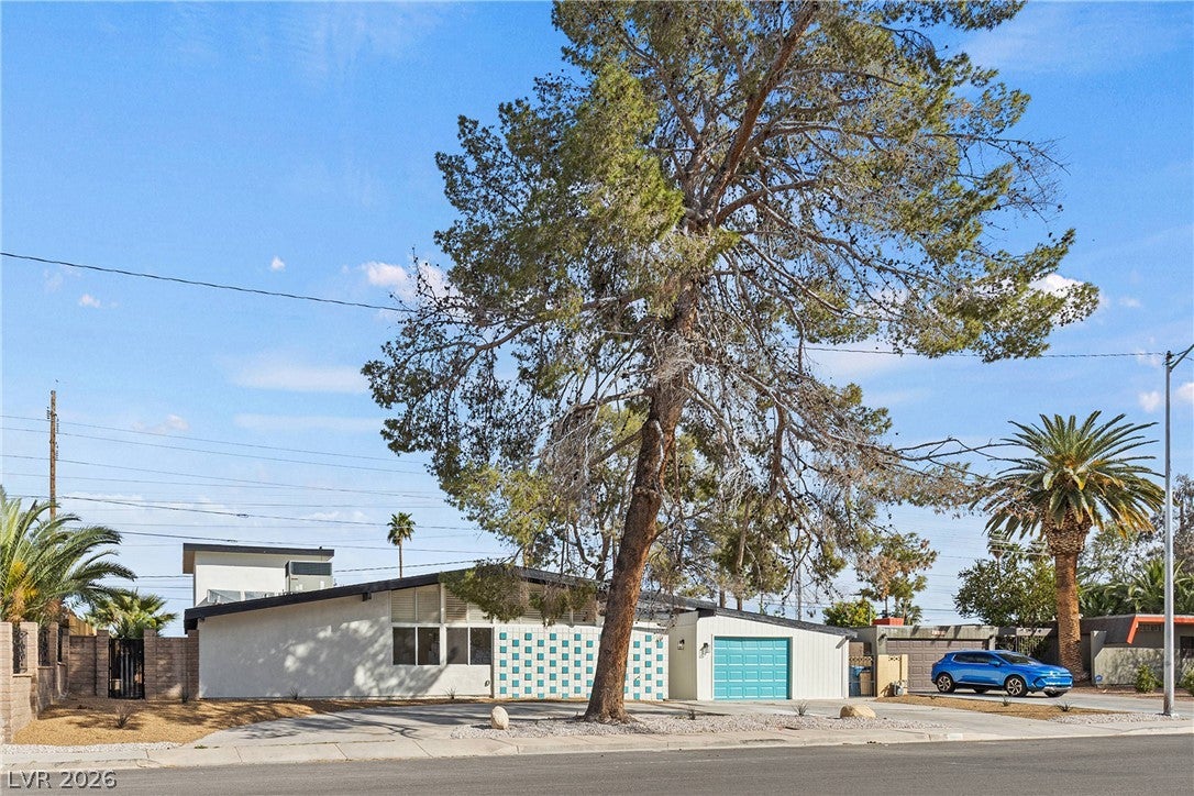 3368 Nahatan Way, Las Vegas, NV 89169 photo