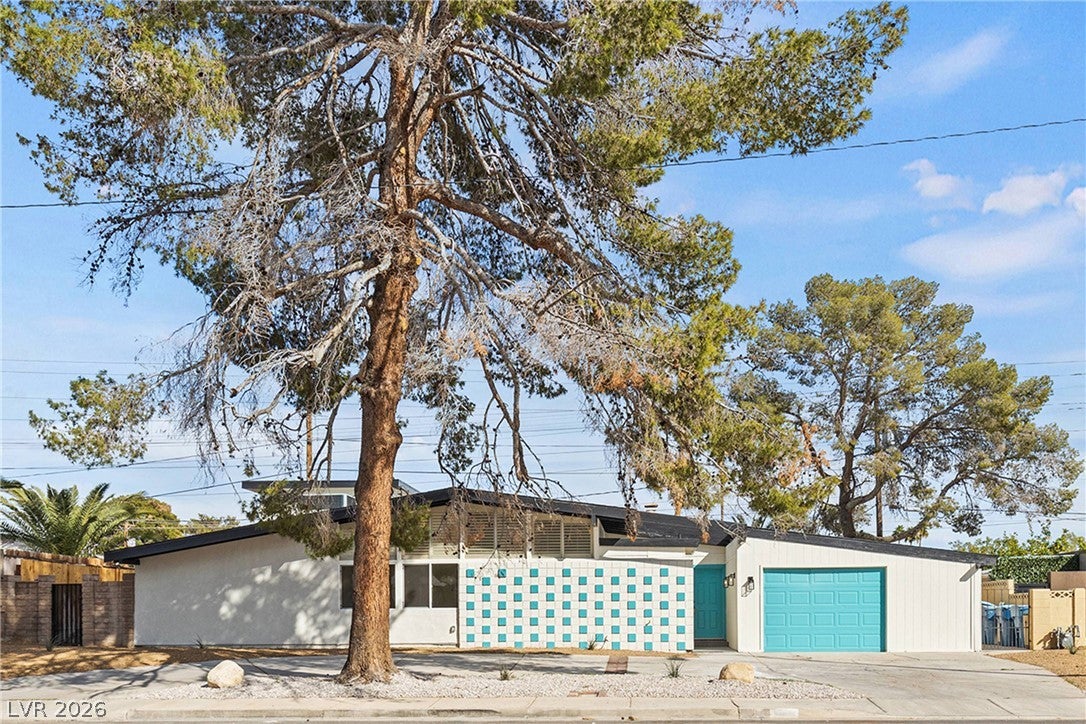 3368 Nahatan Way, Las Vegas, NV 89169 photo