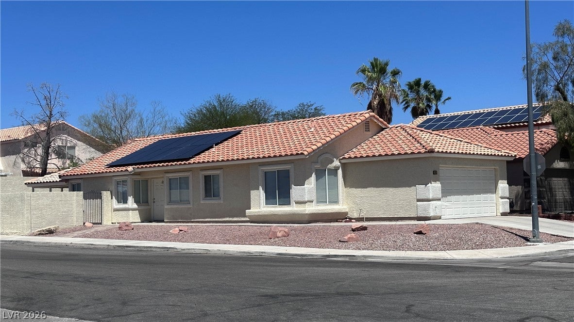 1001 Transom Dr, Las Vegas, NV 89128
