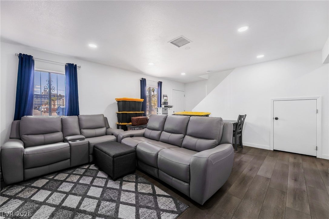 3934 Palos Verdes St, Las Vegas, NV 89119 photo