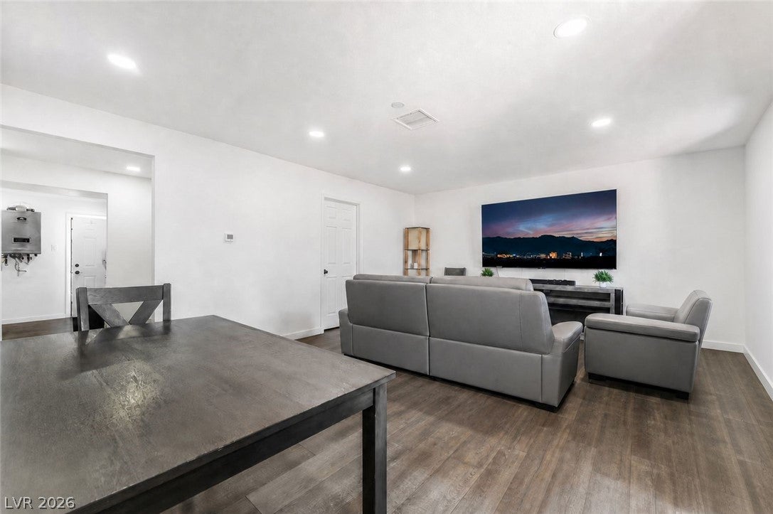 3934 Palos Verdes St, Las Vegas, NV 89119 photo