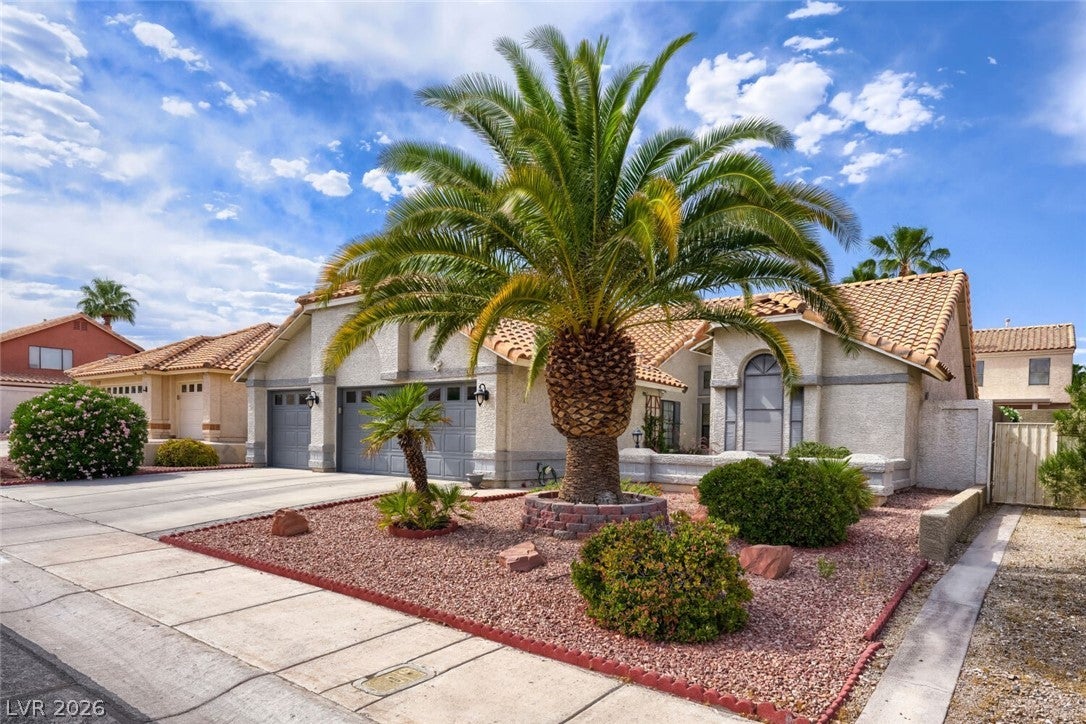 9536 Cliff View Way, Las Vegas, NV 89117 photo