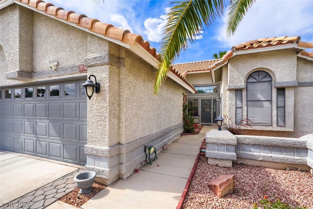 9536 Cliff View Way, Las Vegas, NV 89117 photo