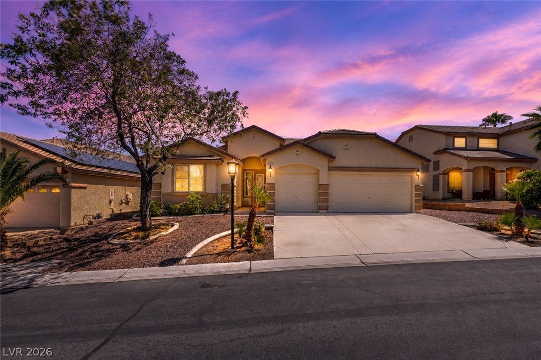 8921 Reining Spur Ave, Las Vegas, NV 89143