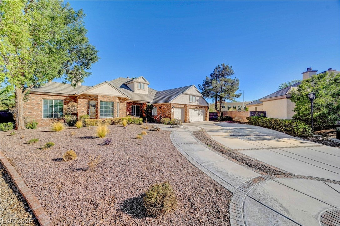 2308 Trident Maple St, Las Vegas, NV 89117 photo