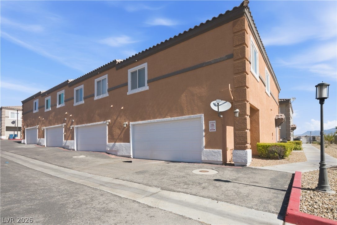 10410 Gold Shadow Ave, Las Vegas, NV 89129 photo