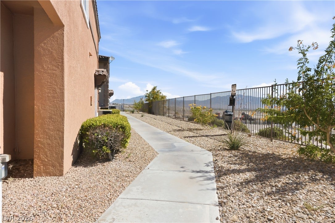 10410 Gold Shadow Ave, Las Vegas, NV 89129 photo