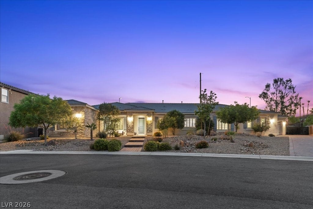 4967 Enchanted View St, Las Vegas, NV 89149
