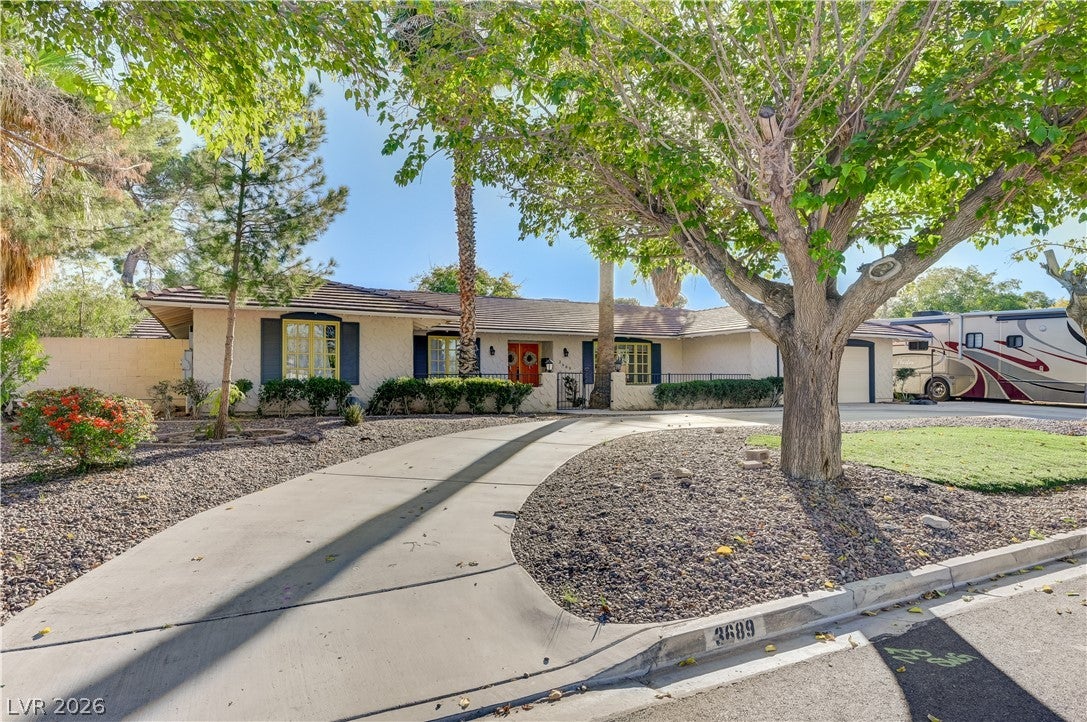 3689 N Rosecrest Cir, Las Vegas, NV 89121 photo