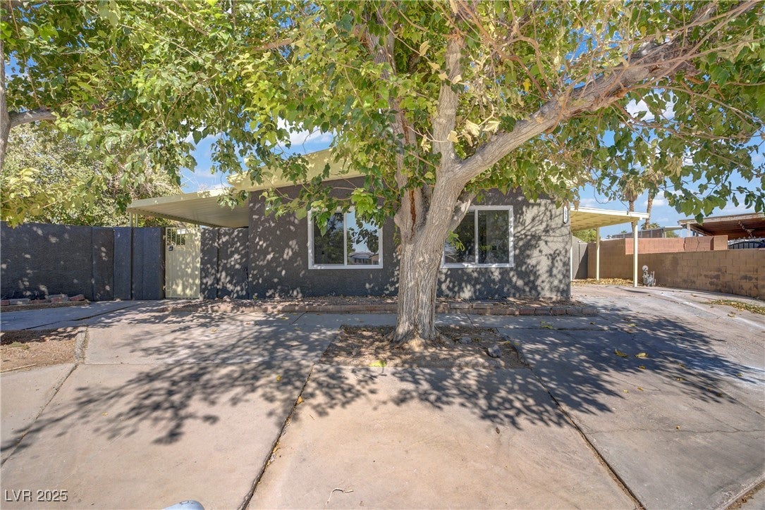 153 Sir Thomas Dr, Las Vegas, NV 89110