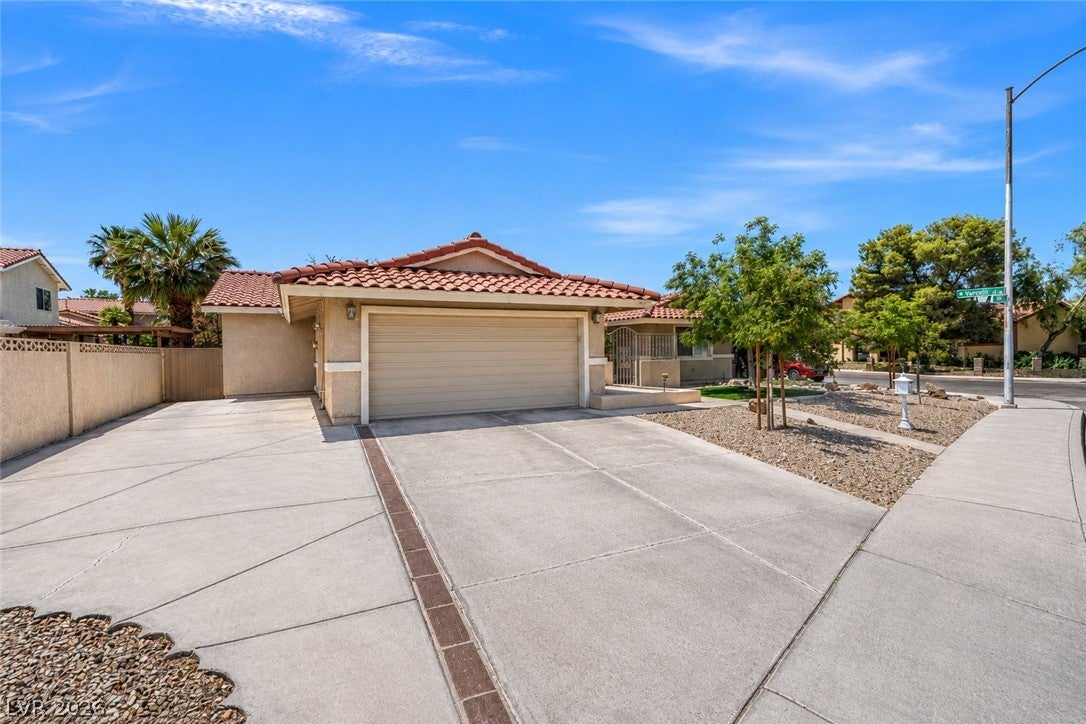 1512 Padova Dr, Las Vegas, NV 89117 photo