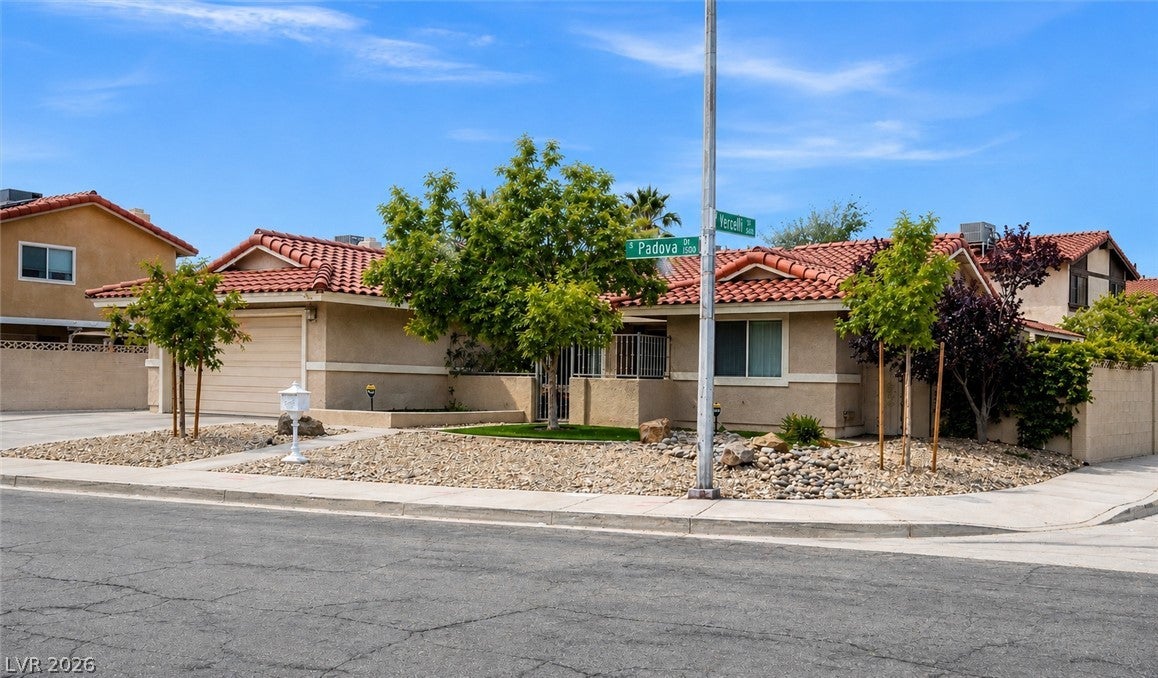 1512 Padova Dr, Las Vegas, NV 89117 photo