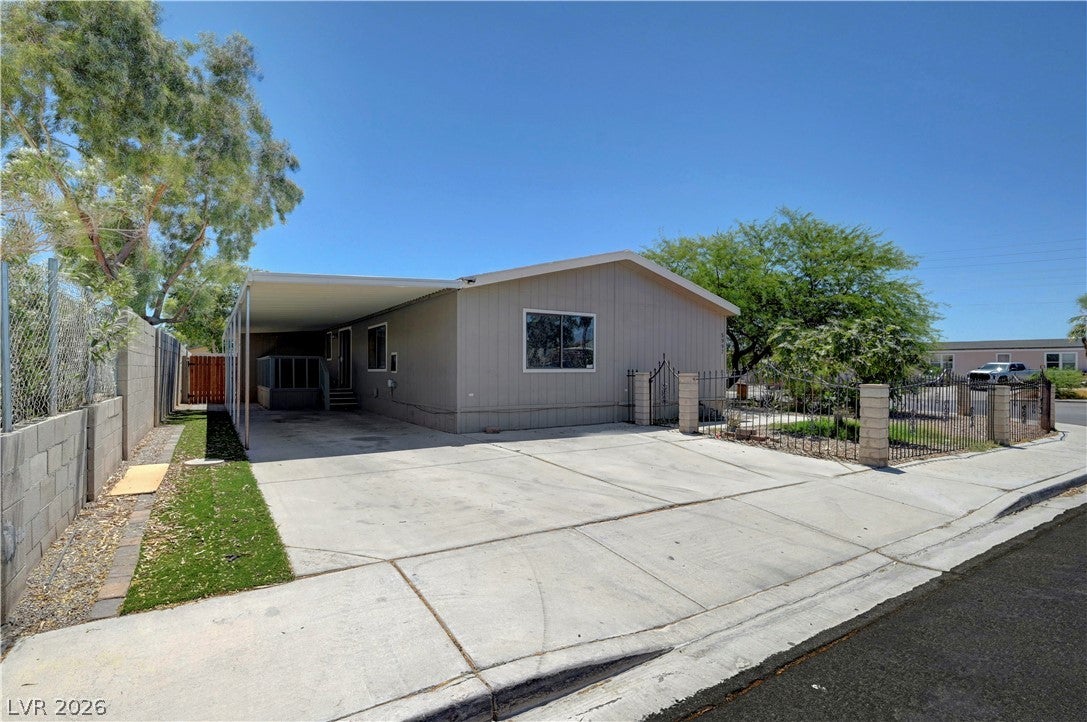 5997 Castlemont Ave, Las Vegas, NV 89156 photo