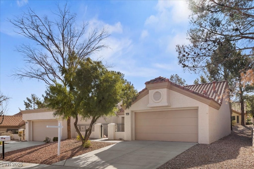 9521 Gold Bank Dr, Las Vegas, NV 89134