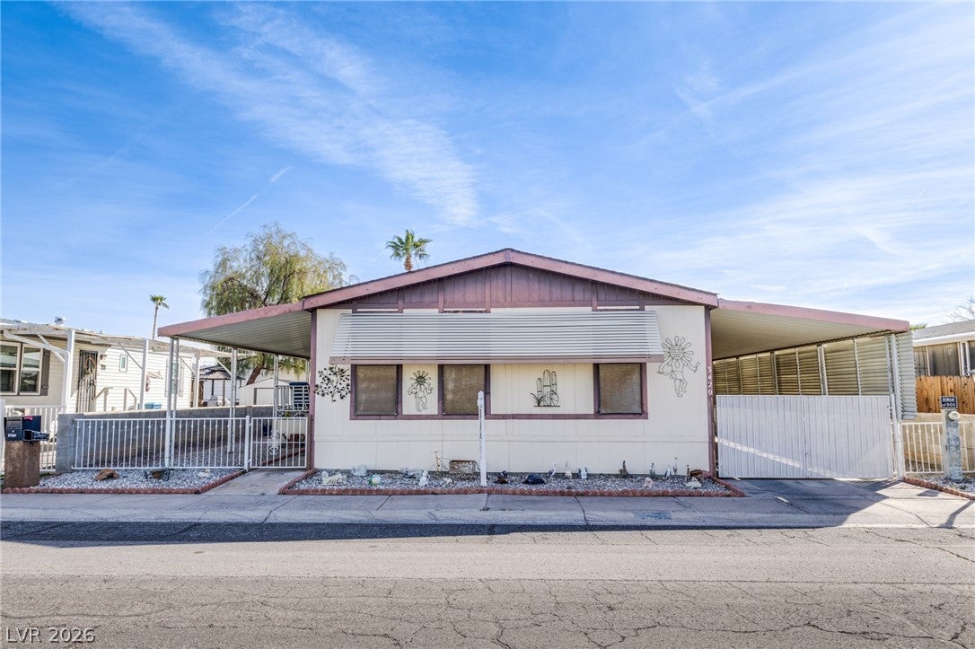 3420 Haleakala Dr, Las Vegas, NV 89122