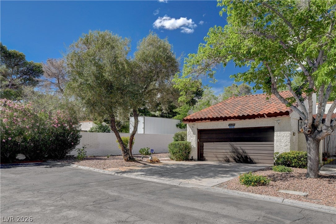 2620 San Lago Ct, Las Vegas, NV 89121 photo