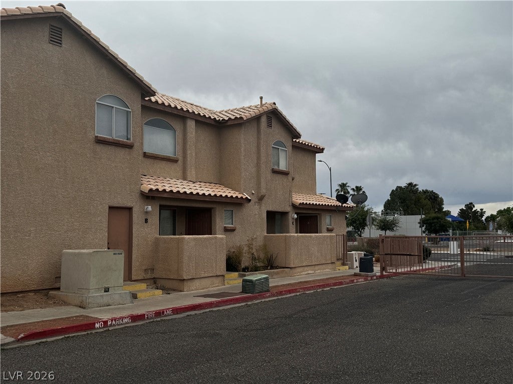 554 Roxella Ln #B, Las Vegas, NV 89110 photo