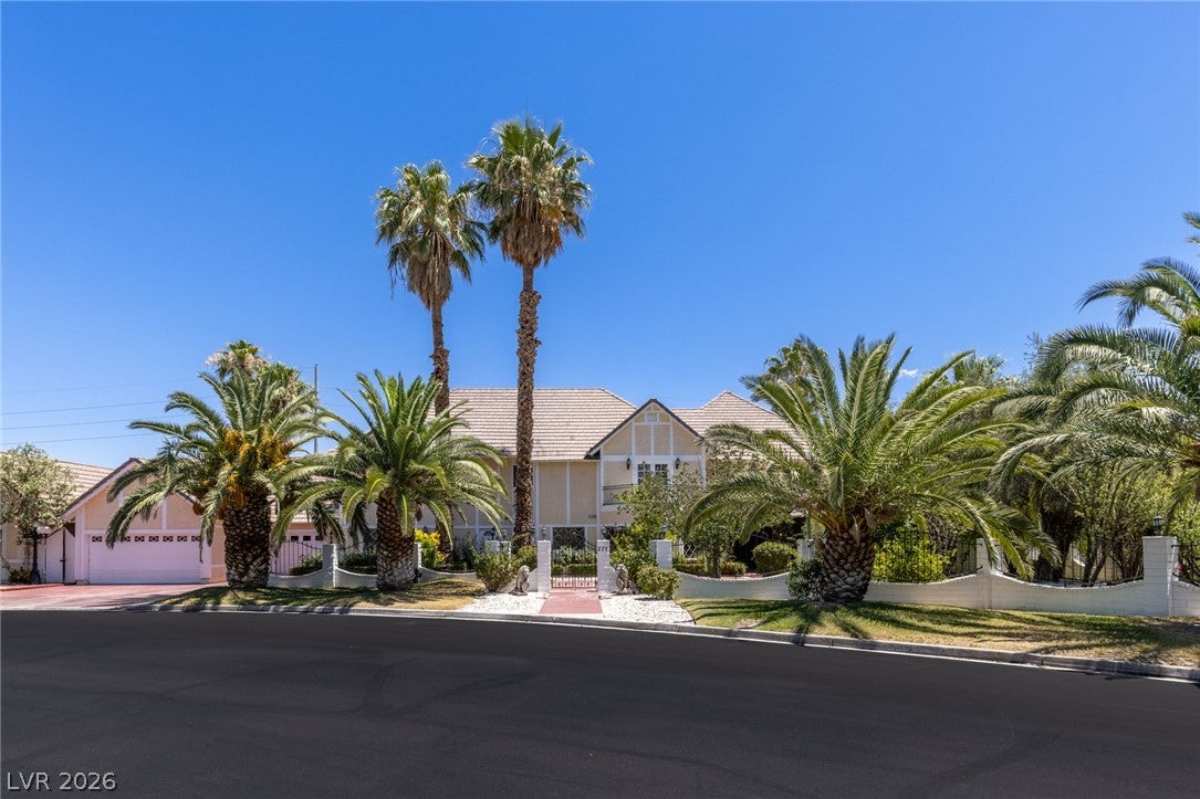 221 Dalmatian Ln, Las Vegas, NV 89107