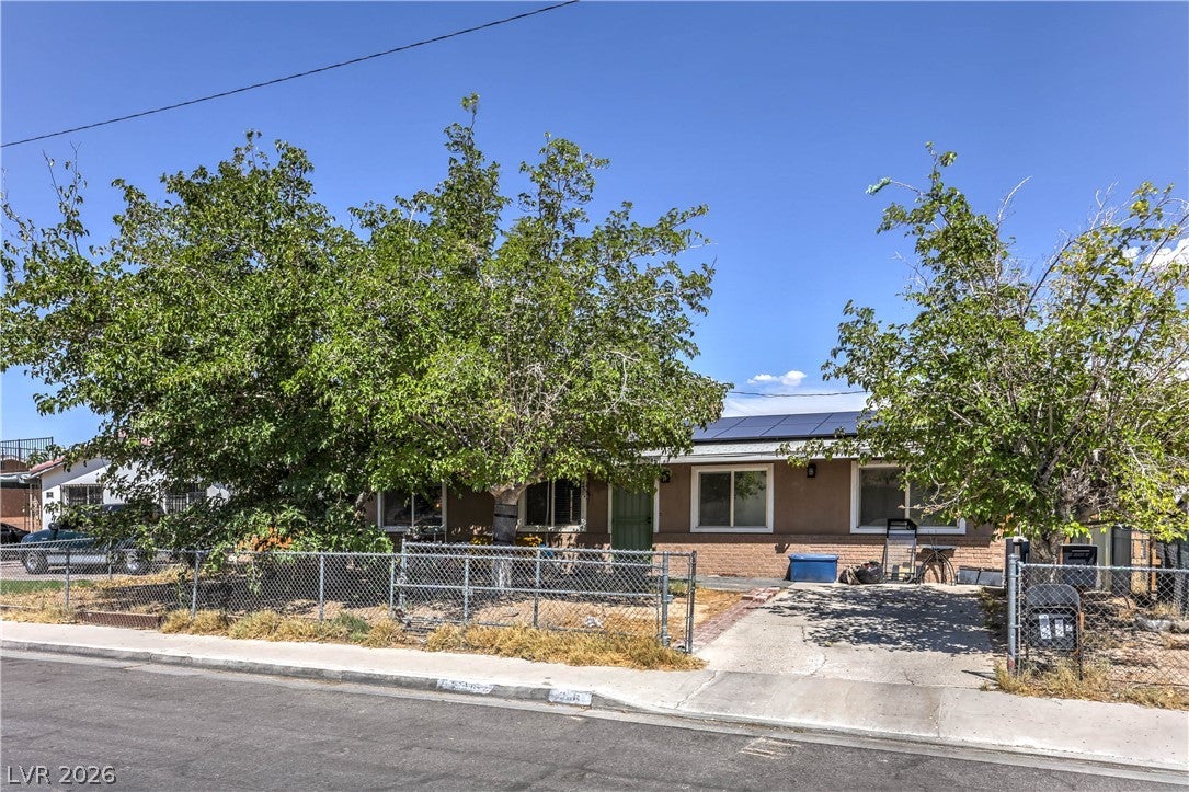 2116 W Travis St, North Las Vegas, NV 89030 photo