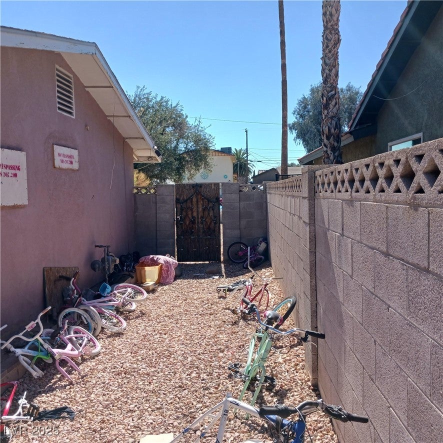 5324 De Monte Ave, Las Vegas, NV 89146 photo
