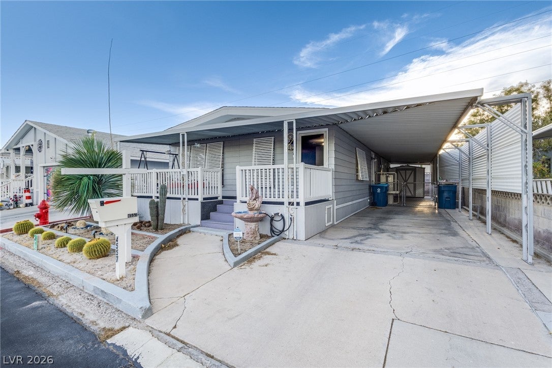 4557 Royal Ridge Blvd, Las Vegas, NV 89103 photo
