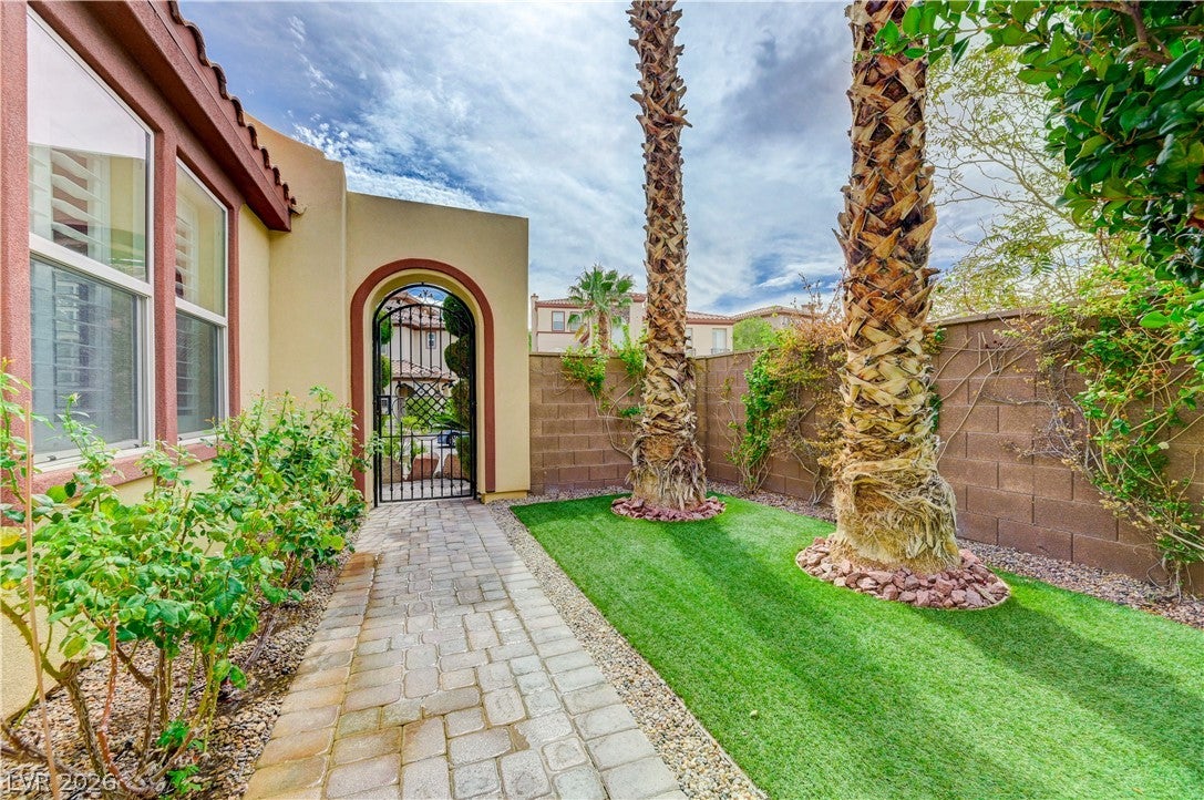 218 Crooked Putter Dr, Las Vegas, NV 89148 photo