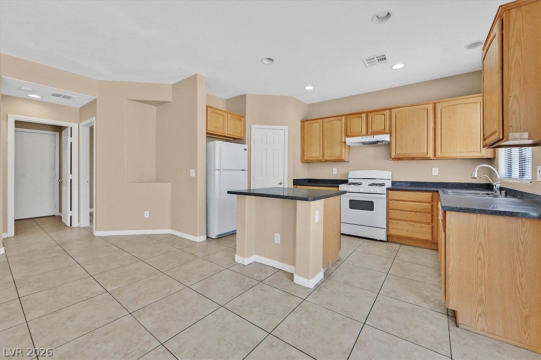 208 Tainted Berry Ave, North Las Vegas, NV 89031 photo