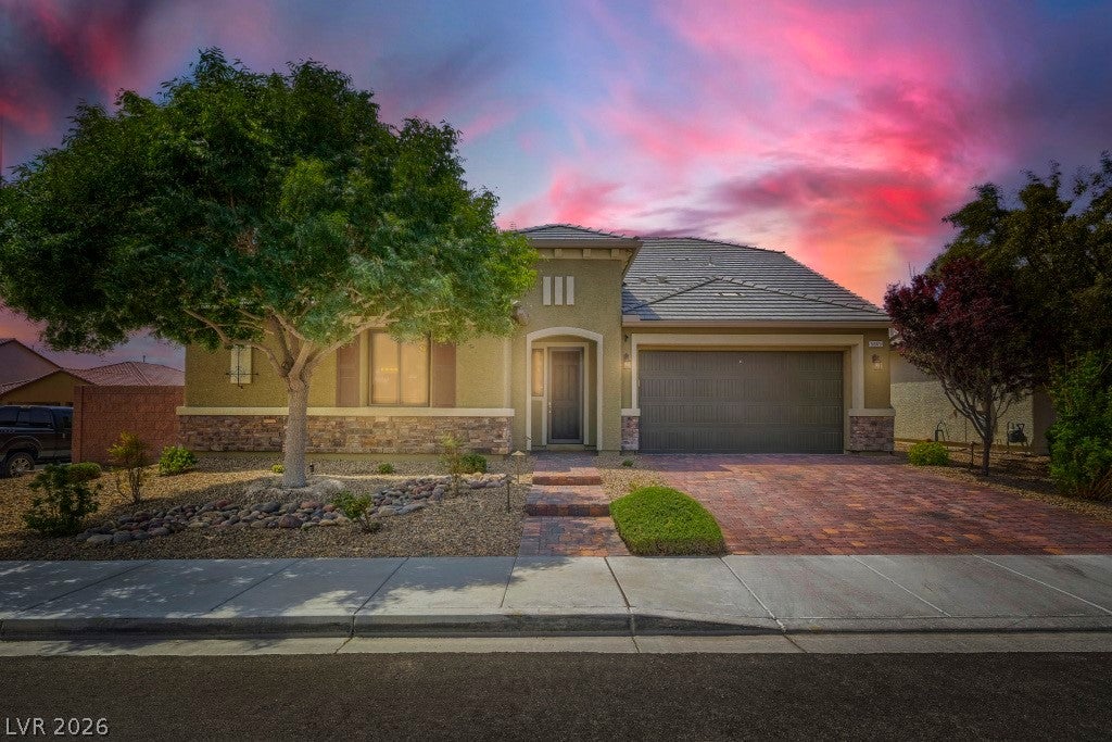 5665 Silver Cascade Ave, Las Vegas, NV 89131