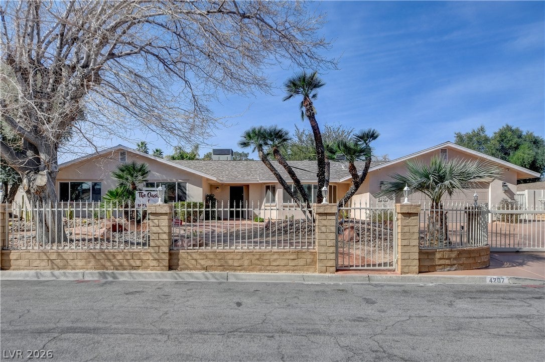 4207 Ridgecrest Dr, Las Vegas, NV 89121