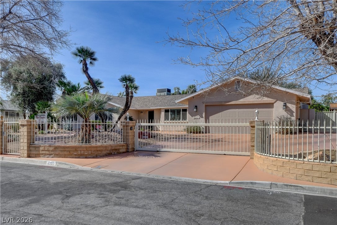 4207 Ridgecrest Dr, Las Vegas, NV 89121 photo
