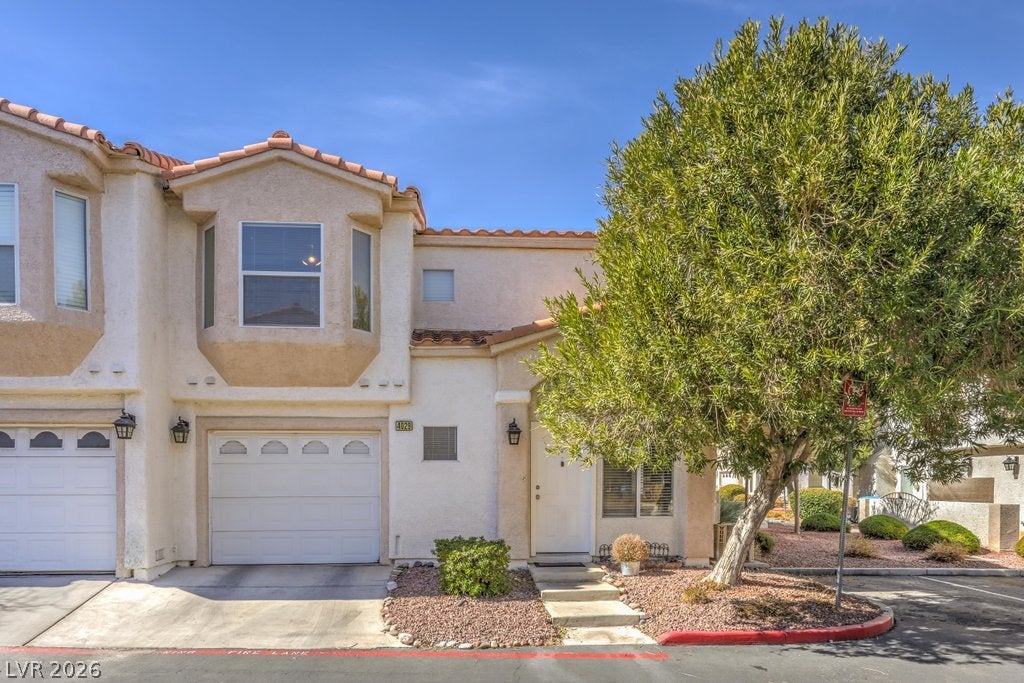 4029 Castle Cove Dr, Las Vegas, NV 89108 photo