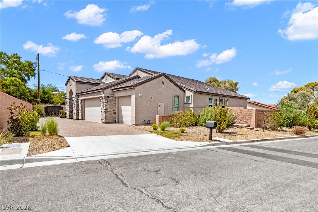 625 Robin Ln, Henderson, NV 89015 photo