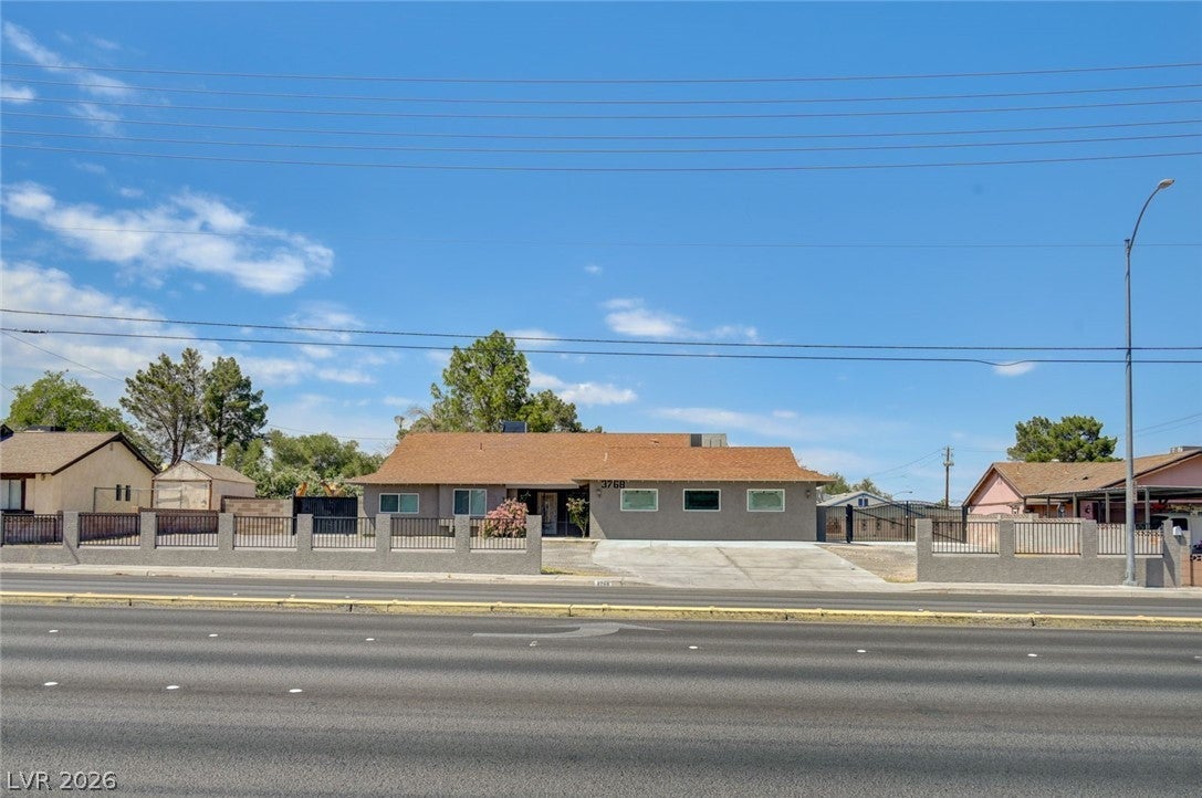 3768 Russell Rd, Las Vegas, NV 89120