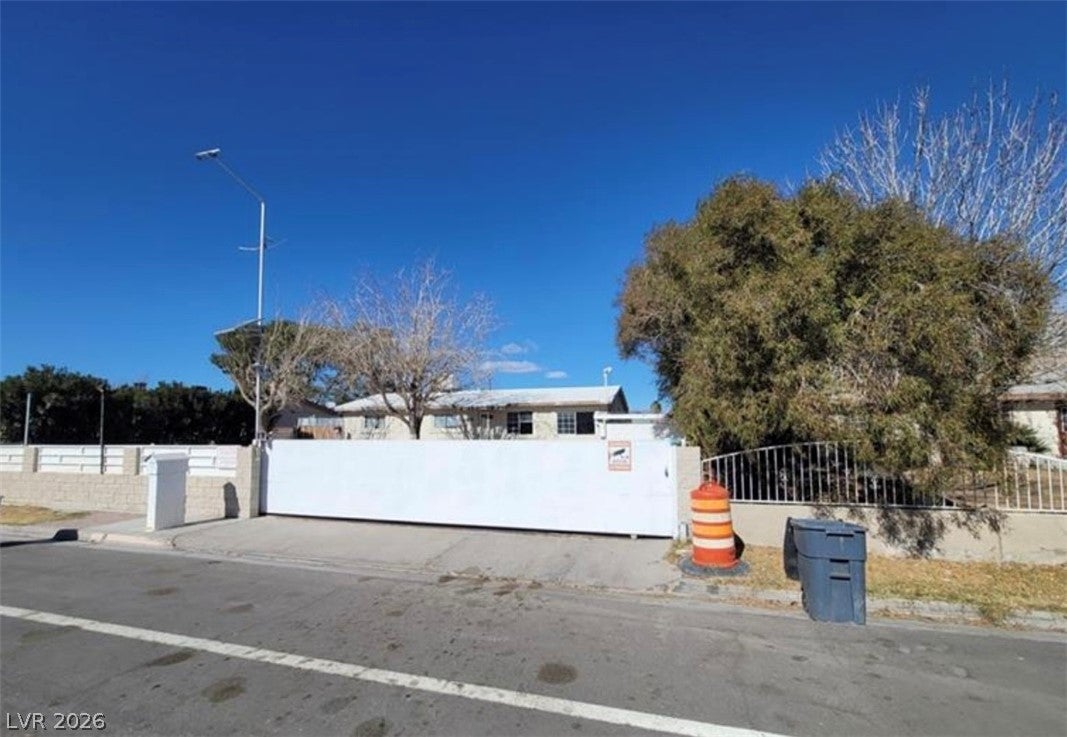 4928 E Monroe Ave, Las Vegas, NV 89110 photo