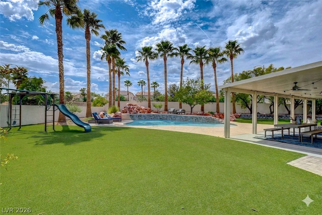 3095 Regal Cove St, Las Vegas, NV 89117 photo