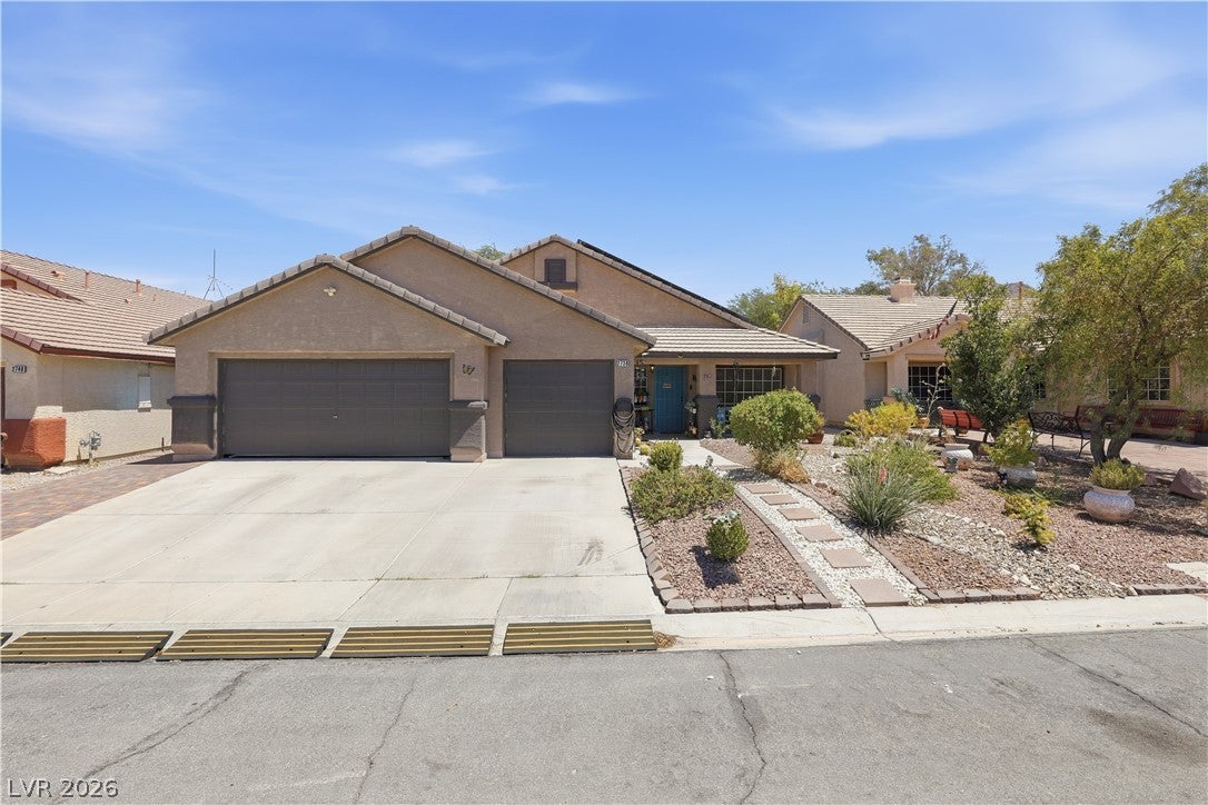 2730 Meadow Spring Ct, Las Vegas, NV 89156