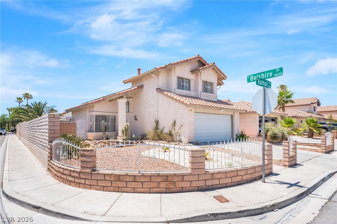 7531 Kalmalii Ave, Las Vegas, NV 89147 photo