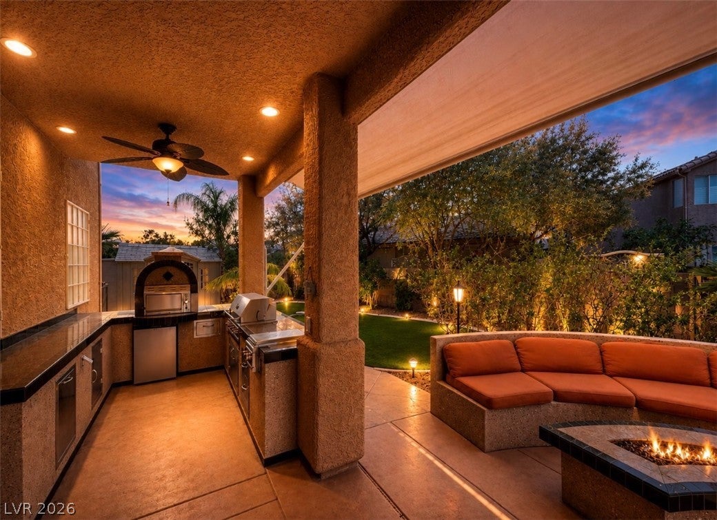 7470 Laughing Brook Ct, Las Vegas, NV 89131 photo