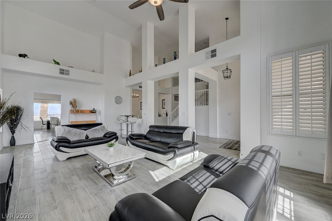 971 Temple View Dr, Las Vegas, NV 89110 photo