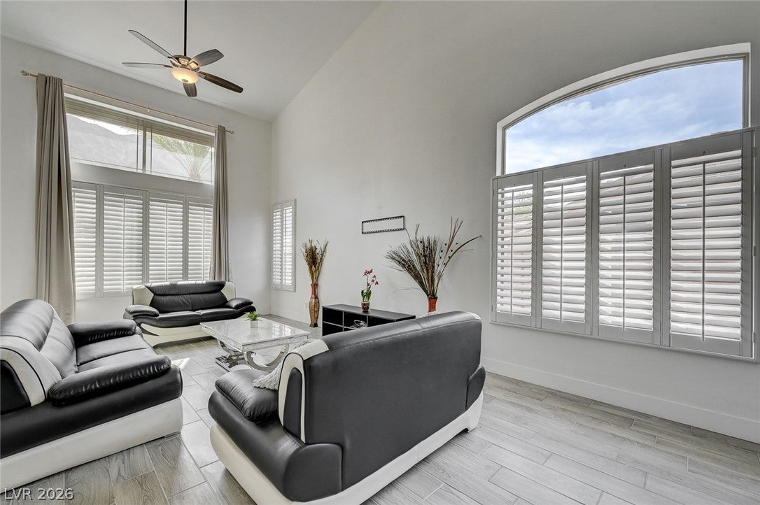971 Temple View Dr, Las Vegas, NV 89110 photo