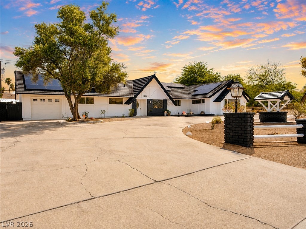 1935 Gabriel Dr, Las Vegas, NV 89119 photo