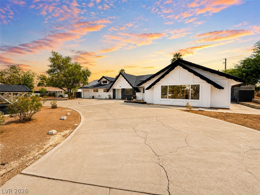 1935 Gabriel Dr, Las Vegas, NV 89119 photo