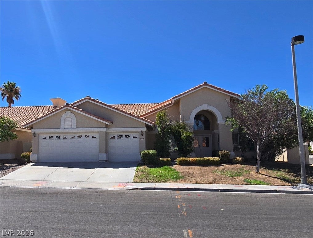 1445 Castle Crest Dr, Las Vegas, NV 89117